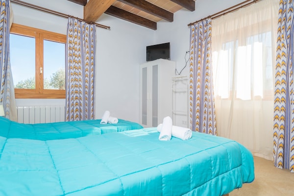 Foto van Familievilla met buitenzwembad - Vakantiehuis in MontuÏri, Illes Balears - BedRoom
