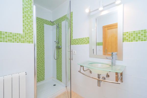 Foto van Familievilla met buitenzwembad - Vakantiehuis in MontuÏri, Illes Balears - BathRoom