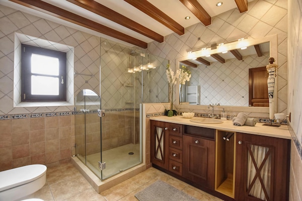 Foto van Landhuis in Ariany met privézwembad - Vakantiehuis in Ariany - BathRoom