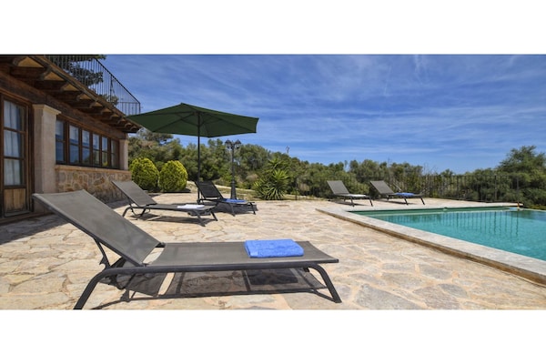 Foto van Klassieke woning met zwembad - Vakantiehuis in Petra - PoolOfHouse