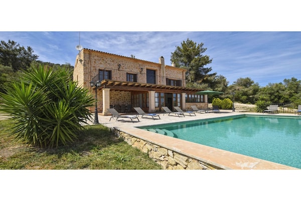 Foto van Klassieke woning met zwembad - Vakantiehuis in Petra - PoolOfHouse