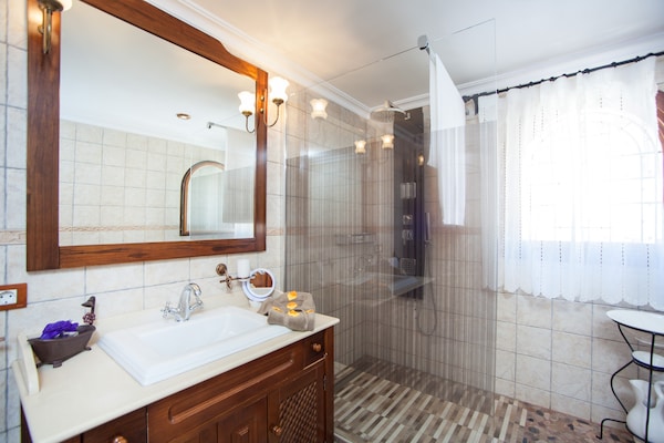 Foto van Huisje in Muro met privézwembad & BBQ - Vakantiehuis in Muro, Illes Balears - BathRoom