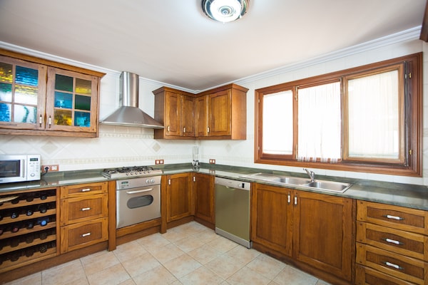 Foto van Huisje in Muro met privézwembad & BBQ - Vakantiehuis in Muro, Illes Balears - Kitchen