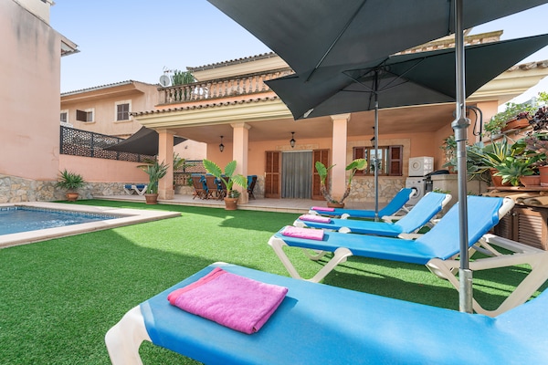 Foto van Huisje in Muro met privézwembad & BBQ - Vakantiehuis in Muro, Illes Balears - ExteriorSummer