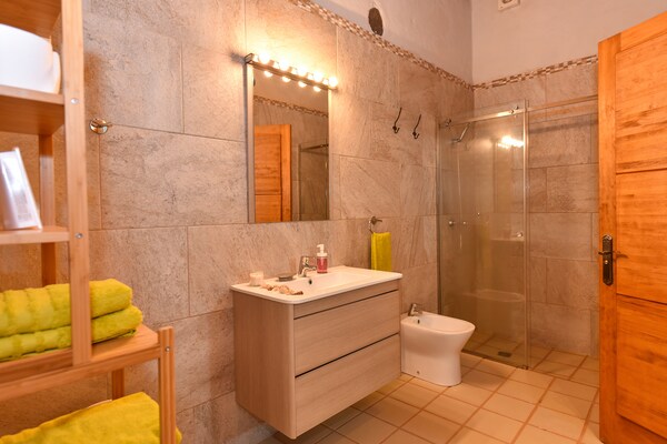 Foto van Vakantiehuis in Ingenio met privézwembad - Vakantiehuis in Ingenio - BathRoom