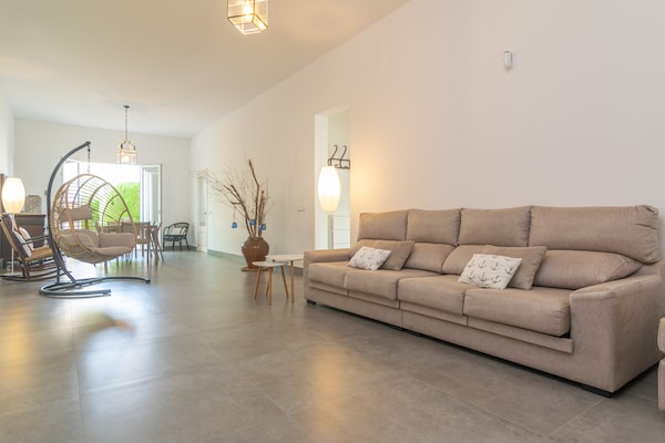 Foto van Stadswoning aan zee met tuin - Vakantiehuis in S'illot (cala Morlanda) , Illes Balears - LivingRoom