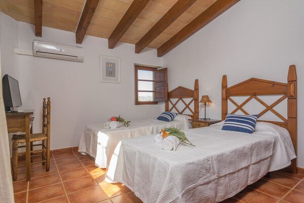 Foto van Alcúdia Villa met privézwembad - Vakantiehuis in Alcúdia, Illes Balears - ExteriorSummer