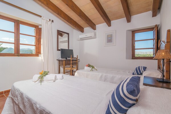 Foto van Alcúdia Villa met privézwembad - Vakantiehuis in Alcúdia, Illes Balears - ExteriorSummer