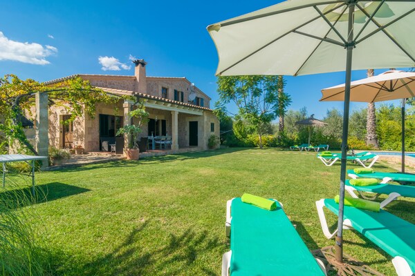 Foto van Alcúdia Villa met privézwembad - Vakantiehuis in Alcúdia, Illes Balears - ExteriorSummer
