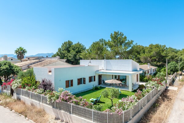 Foto van Charmant huis in de buurt van Sant Joan - Vakantiehuis in Manresa, Illes Balears - ExteriorSummer