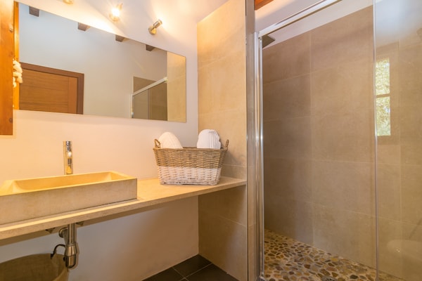 Foto van Authentieke Finca met Zoutzwembad - Vakantiehuis in Algaida, Illes Balears - ExteriorSummer