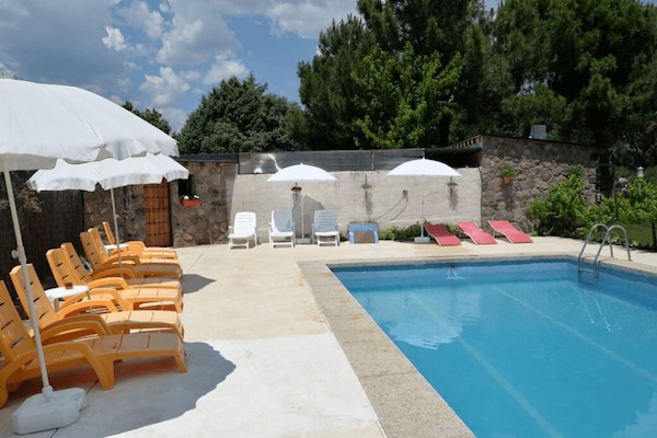 Foto van Rustige tuinschuilplaats - Vakantiehuis in Galapagar - PoolOfHouse