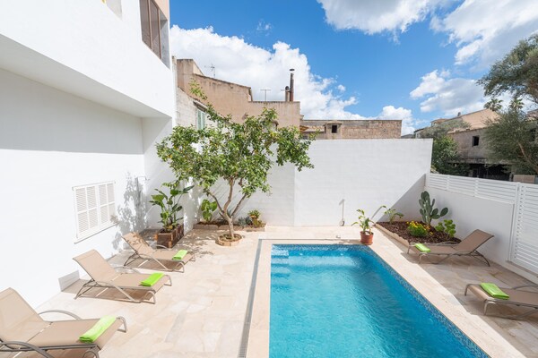 Foto van Huis in María met Zwembad & Jacuzzi - Vakantiehuis in , Illes Balears - PoolOfHouse