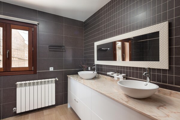 Foto van Huis in María met Zwembad & Jacuzzi - Vakantiehuis in , Illes Balears - BathRoom