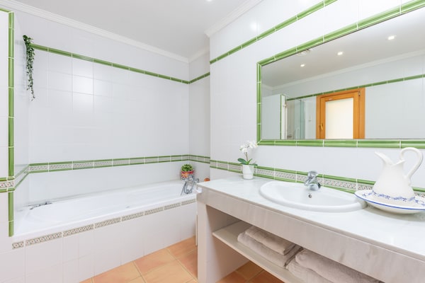 Foto van Villa aan het zwembad op Mallorca - Vakantiehuis in , Illes Balears - BathRoom