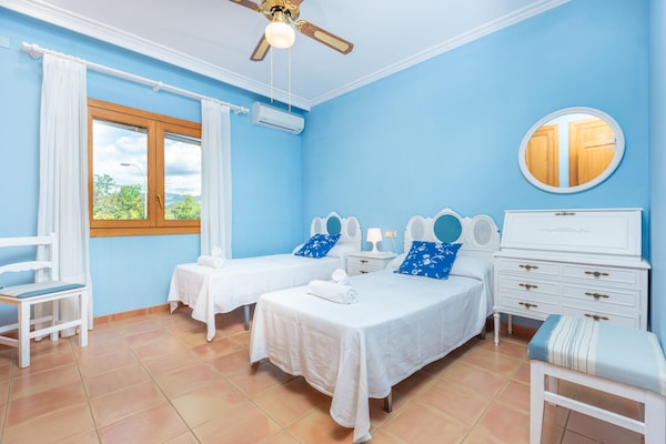 Foto van Villa aan het zwembad op Mallorca - Vakantiehuis in , Illes Balears - BedRoom