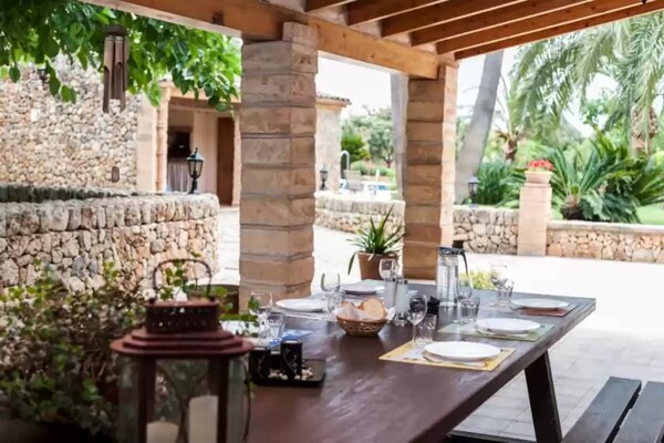 Foto van Villa in Inca met zwembad en boomgaard - Vakantiehuis in Inca, Illes Balears - TerraceBalcony