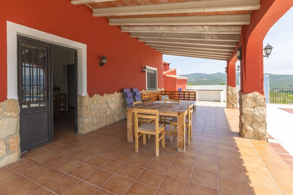 Foto van Villa in Llutxent met Privézwembad en BBQ - Vakantiehuis in Llutxent, Valencia - 