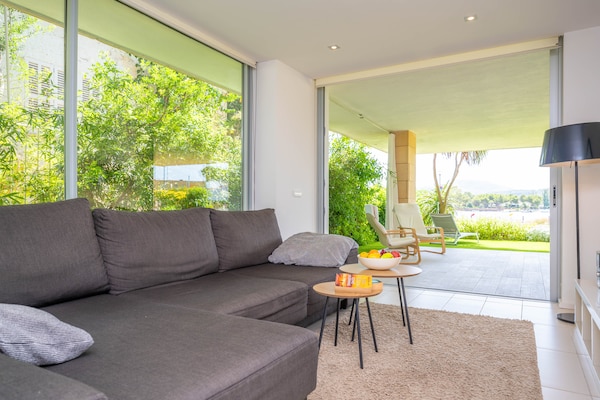 Foto van Appartement in Alcúdia met Zeezicht & BBQ - Vakantiehuis in Es Barcarès -alcúdia-, Illes Balears - LivingRoom