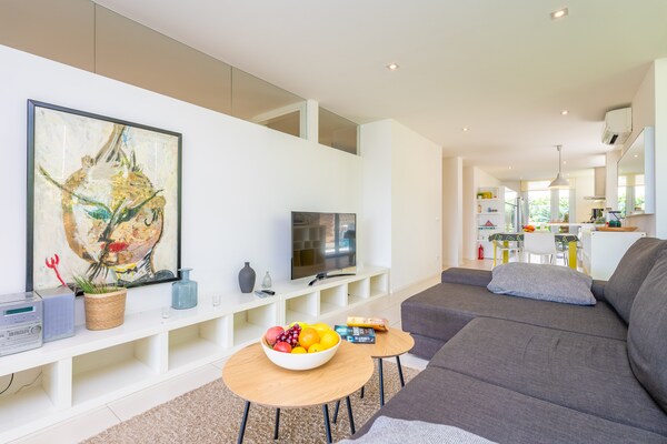 Foto van Appartement in Alcúdia met Zeezicht & BBQ - Vakantiehuis in Es Barcarès -alcúdia-, Illes Balears - LivingRoom