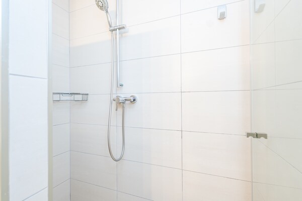 Foto van Appartement in Alcúdia met Zeezicht & BBQ - Vakantiehuis in Es Barcarès -alcúdia-, Illes Balears - BathRoom