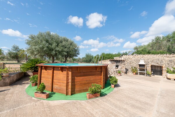 Foto van Charmant Huis in Llubí met Zwembad & Tuin - Vakantiehuis in Llubi, Illes Balears - ExteriorSummer