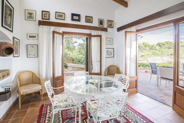 Foto van Villa in Cala Mandia met privétoegang tot zee - Vakantiehuis in Cala Mandia, Illes Balears - ExteriorSummer