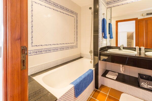 Foto van Villa in Cala Mandia met privétoegang tot zee - Vakantiehuis in Cala Mandia, Illes Balears - ExteriorSummer