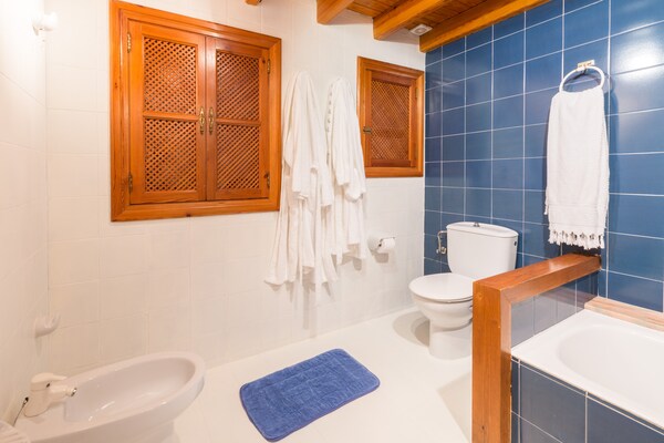 Foto van Villa in Cala Mandia met privétoegang tot zee - Vakantiehuis in Cala Mandia, Illes Balears - ExteriorSummer