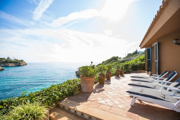 Foto van Villa in Cala Mandia met privétoegang tot zee - Vakantiehuis in Cala Mandia, Illes Balears - ExteriorSummer