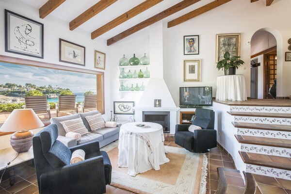 Foto van Villa in Cala Mandia met privétoegang tot zee - Vakantiehuis in Cala Mandia, Illes Balears - ExteriorSummer