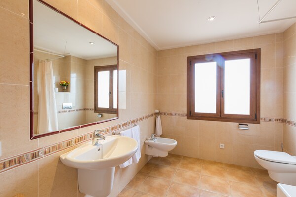 Foto van Cottage in Vilafranca met Zoutwaterzwembad - Vakantiehuis in Vilafranca De Bonany, Illes Balears - ExteriorSummer