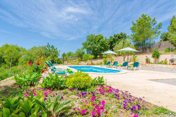 Foto van Cottage in Vilafranca met Zoutwaterzwembad - Vakantiehuis in Vilafranca De Bonany, Illes Balears - ExteriorSummer