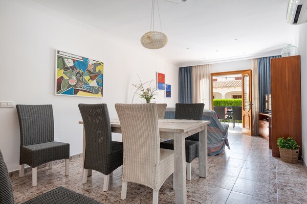 Foto van Villa bij Playa de Muro strand - Vakantiehuis in Playa De Muro, Illes Balears - DiningRoom