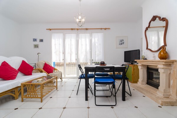 Foto van Appartement in Porto Colom met terras & BBQ - Vakantiehuis in Portocolom , Illes Balears - LivingRoom