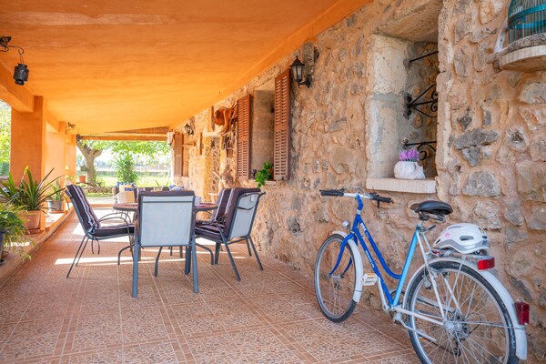 Foto van Cottage in Inca met Zwembad & Tramuntana - Vakantiehuis in Inca, Illes Balears - TerraceBalcony