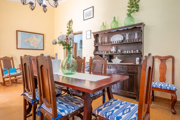 Foto van Cottage in Inca met Zwembad & Tramuntana - Vakantiehuis in Inca, Illes Balears - DiningRoom