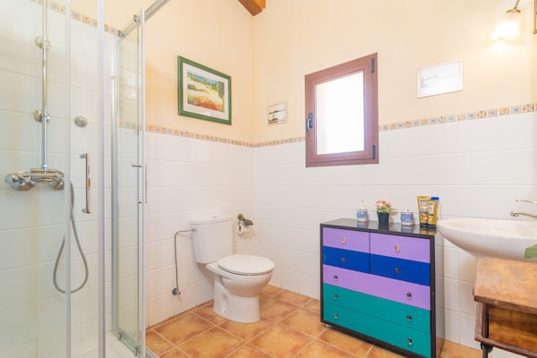 Foto van Villa in Binissalem met Zoutwaterzwembad - Vakantiehuis in Binissalem, Illes Balears - BathRoom