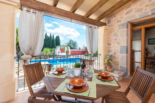 Foto van Villa in Binissalem met Zoutwaterzwembad - Vakantiehuis in Binissalem, Illes Balears - TerraceBalcony
