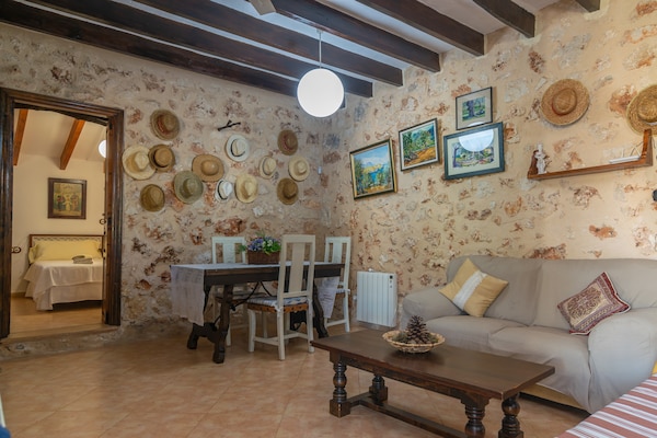 Foto van Sineu Retreat met zwembad - Vakantiehuis in Sineu, Illes Balears - LivingRoom