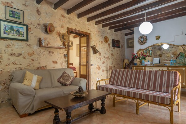 Foto van Sineu Retreat met zwembad - Vakantiehuis in Sineu, Illes Balears - LivingRoom