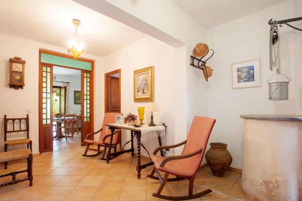 Foto van Huis in Valldemossa bij Tramuntana - Vakantiehuis in Valldemossa, Illes Balears - DiningRoom