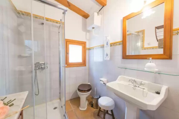 Foto van Authentiek Mallorcaans stenen huis - Vakantiehuis in Fornalutx, Illes Balears - BathRoom