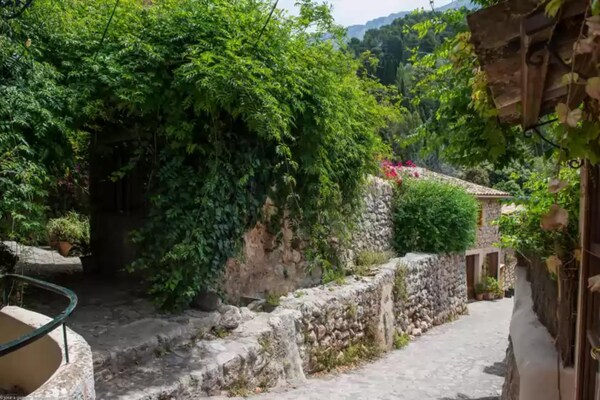Foto van Authentiek Mallorcaans stenen huis - Vakantiehuis in Fornalutx, Illes Balears - AreaSummer1KM