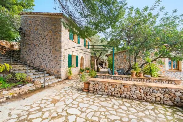 Foto van Authentiek Mallorcaans stenen huis - Vakantiehuis in Fornalutx, Illes Balears - ExteriorSummer