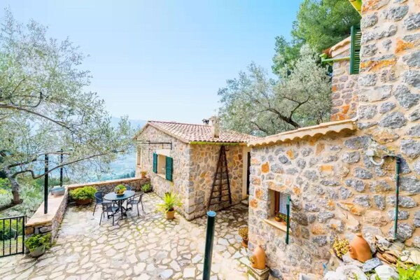 Foto van Authentiek Mallorcaans stenen huis - Vakantiehuis in Fornalutx, Illes Balears - ExteriorSummer