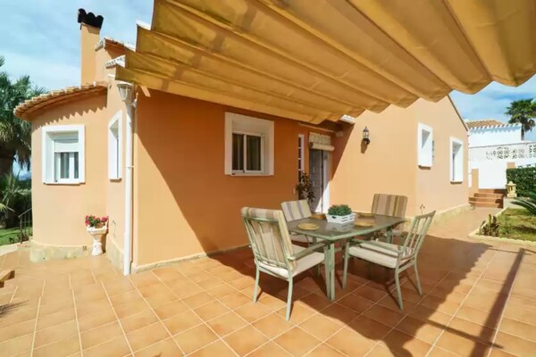 Foto van Villa in Xàbia met zwembad bij El Arenal - Vakantiehuis in El Tosalet - Xàbia, Alicante - TerraceBalcony