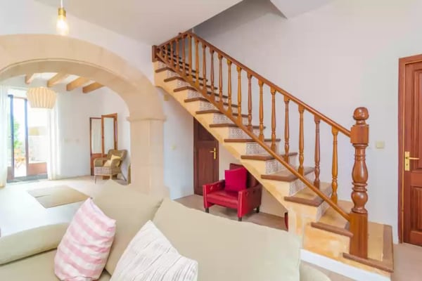 Foto van Rustiek landgoed met groot zwembad - Vakantiehuis in Sant Llorenç Des Cardassar, Illes Balears - Landing