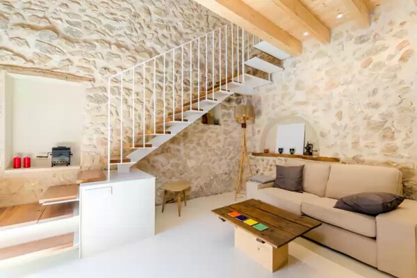 Foto van Charmant toevluchtsoord met uitzicht op de bergen - Vakantiehuis in Mancor De La Vall, Illes Balears - LivingRoom