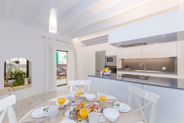 Foto van Huis in Costitx met Jacuzzi en Boszicht - Vakantiehuis in Costitx, Illes Balears - DiningRoom